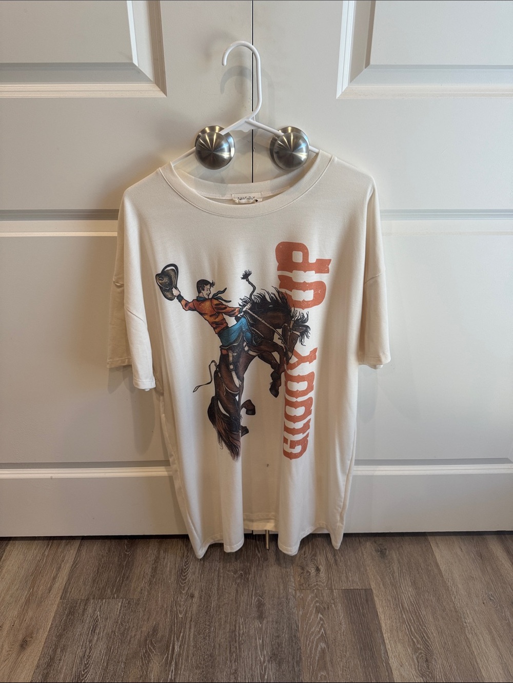 Avery Cream 'Giddy Up' Graphic Tee with Brown & Rust Print - Picture 1 of 1
